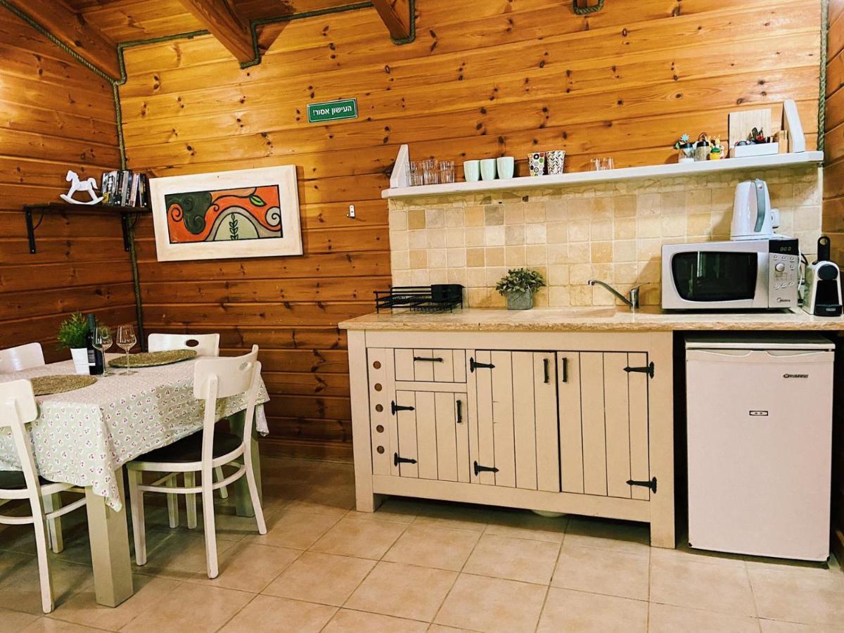 Julie'S Cabins Neot Golan 外观 照片