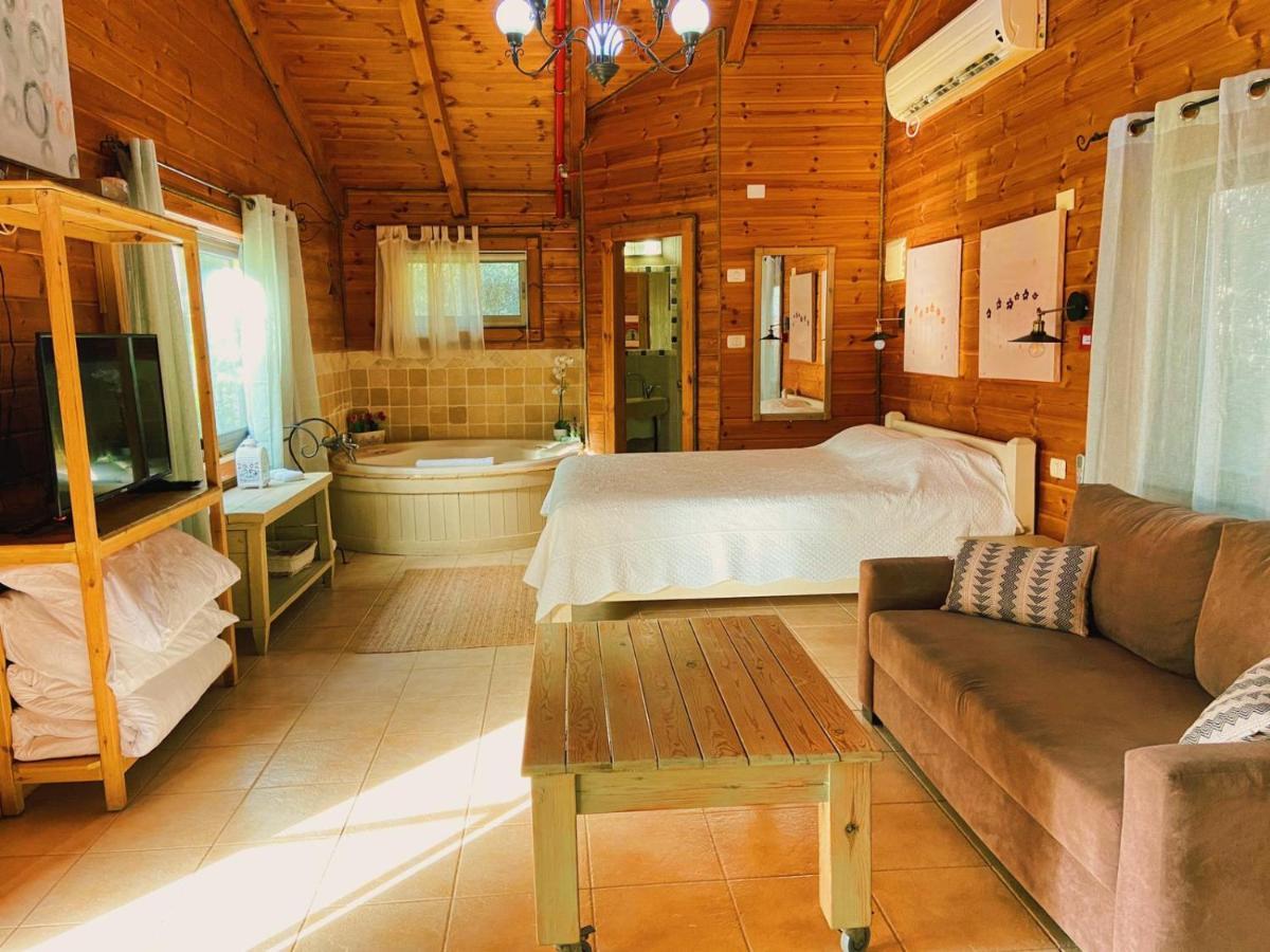 Julie'S Cabins Neot Golan 外观 照片