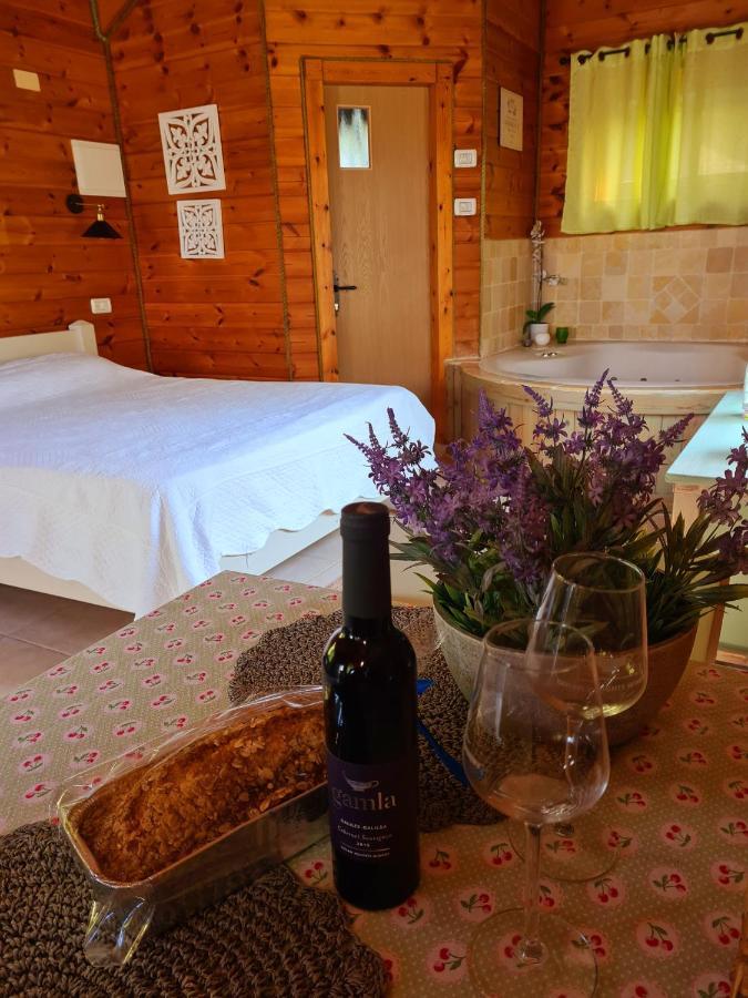 Julie'S Cabins Neot Golan 外观 照片
